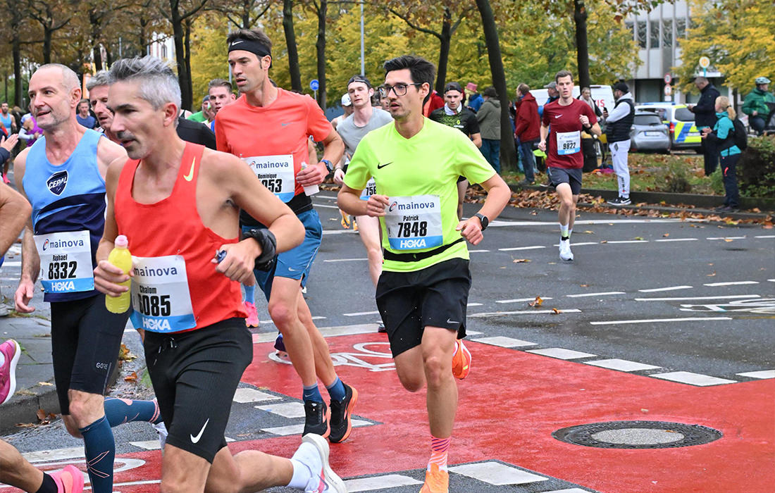 Laufcoach Patrick Pöschl beim Frankfurt Marathon 2023