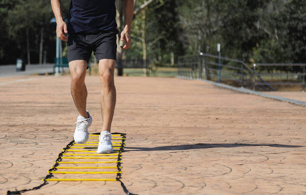 Zur Verbesserung der Lauftechnik Übungen an der Koordinationsleiter