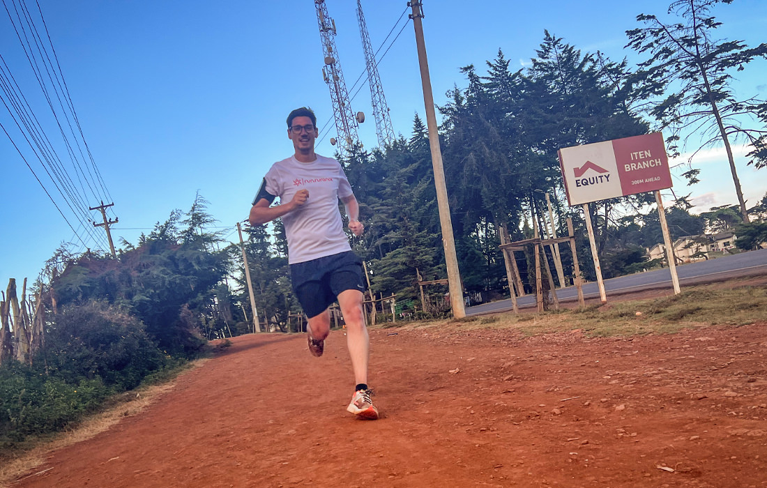 Laufcoach Patrick Pöschl in Kenia mit Zielsetzung zur Steigerung der Lauf-Motivation